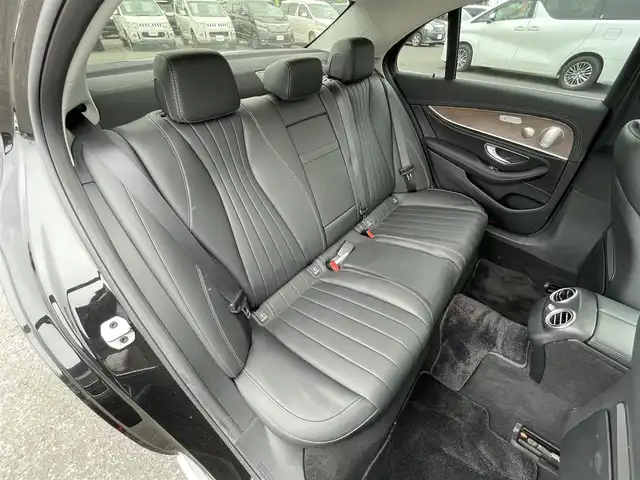 メルセデス・ベンツ Ｍ・ベンツ Ｅ４５０ 4マチック エクスクルーシブ 道央・札幌 2022(令4)年 2.1万km オブシディアンブラック ４WD/ワンオーナー/純正メーカーナビ/AM/FM/BT/フルセグ/ブルメスターサウンドシステム/サンルーフ/衝突被害軽減ブレーキ/横滑り防止装置/クルーズコントロール/レーンキープアシスト/クリアランスソナー/ブラインドスポットモニター/アラウンドビューモニター/ETC2.0/ドライブレコーダー/アイドリングストップ/電動トランクリッド/前席パワーシート/前席メモリーシート/全席シートヒーター/前席エアシート/レザーシート/革巻きステアリング/ステアリングリモコン/パドルシフト/電動パーキング/プッシュスタート/スマートキー/LEDヘッドライト/オートライト/電動格納ミラー/ウィンカーミラー/フロアマット/スペアキー/純正AW付冬タイヤ積込/245/45/R18/2025年/山9mm