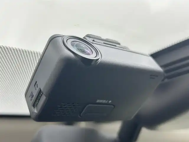 日産 セレナ ハイウェイスター 埼玉県 2020(令2)年 8万km ブリリアントホワイトパール ９型ナビ　フリップダウンモニター　ＥＴＣ　クリアランスソナー　ブラインドスポットモニター　両側電動スライドドア　アイドリングストップ　オートブレーキホールド　パーキングアシスト　ＬＥＤヘッドライト