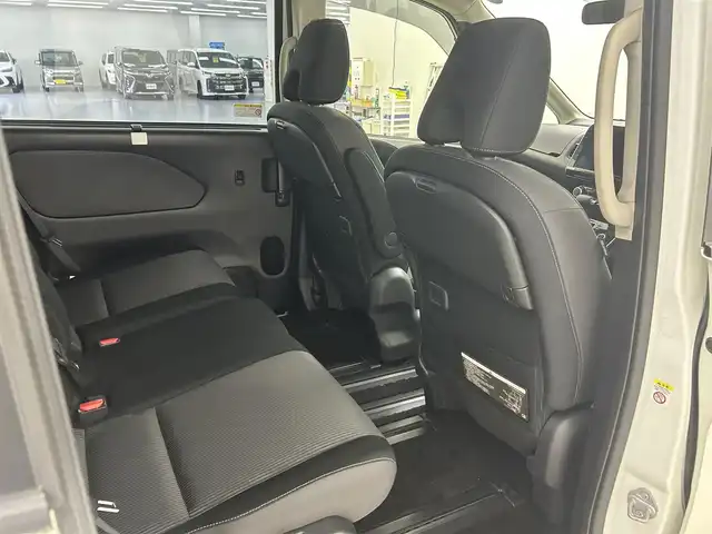 日産 セレナ ハイウェイスター 埼玉県 2020(令2)年 8万km ブリリアントホワイトパール ９型ナビ　フリップダウンモニター　ＥＴＣ　クリアランスソナー　ブラインドスポットモニター　両側電動スライドドア　アイドリングストップ　オートブレーキホールド　パーキングアシスト　ＬＥＤヘッドライト