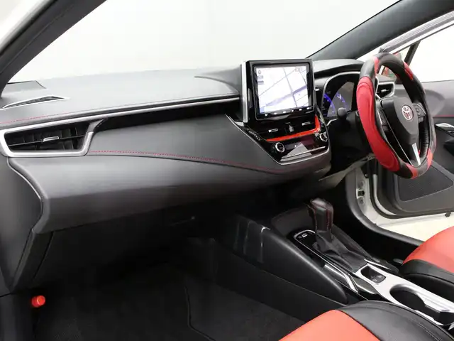 トヨタ カローラ スポーツ G Z 三重県 2019(平31)年 3.4万km ホワイトパールクリスタルシャイン ワンオーナー/TRDエアロ/weds18インチアルミホイール/セーフティセンス/アイドリングストップ/純正9インチメモリナビ ・地デジTV/・DVD/CD/・Bluetooth/バックカメラ/全車速追従機能付レーダークルーズコントロール/レーントレーシングアラート/赤/黒レザー調シートカバー/ビルトインETC/丸型1灯式LEDヘッドランプ/・オートライト/オートマチックハイビーム/LEDフォグランプ/プッシュエンジンスタート/スマートキー×2/新車時保証書/取扱説明書