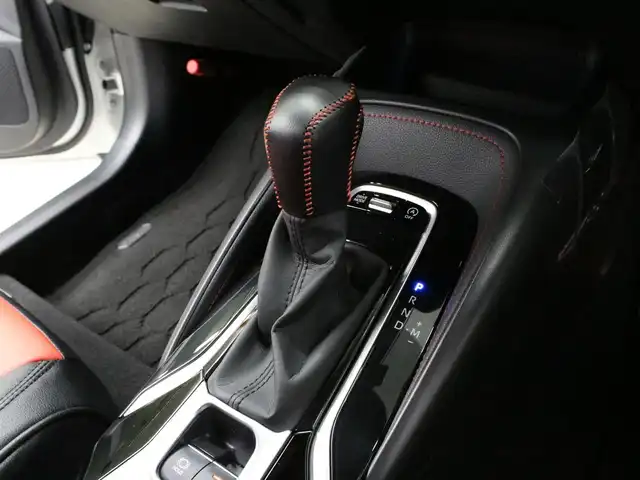 トヨタ カローラ スポーツ G Z 三重県 2019(平31)年 3.4万km ホワイトパールクリスタルシャイン ワンオーナー/TRDエアロ/weds18インチアルミホイール/セーフティセンス/アイドリングストップ/純正9インチメモリナビ ・地デジTV/・DVD/CD/・Bluetooth/バックカメラ/全車速追従機能付レーダークルーズコントロール/レーントレーシングアラート/赤/黒レザー調シートカバー/ビルトインETC/丸型1灯式LEDヘッドランプ/・オートライト/オートマチックハイビーム/LEDフォグランプ/プッシュエンジンスタート/スマートキー×2/新車時保証書/取扱説明書