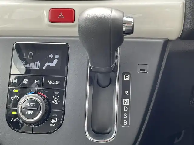 ダイハツ ミラ トコット G SA Ⅲ 東京都 2020(令2)年 3.4万km 緑 社外ナビ/パノラマモニター/衝突回避支援ブレーキ機能/コーナーセンサー/オートハイビーム/ワンセグTV/LEDヘッドライト/ドライブレコーダー/プッシュスタート/スマートキー/電動格納ミラー/ETC/アイドリングストップ/横滑り防止装置/オートライト