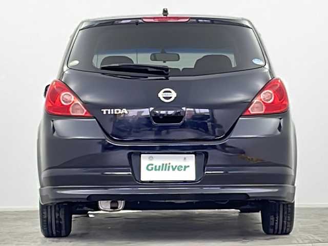 日産 ティーダ 18G 大阪府 2005(平17)年 7.5万km サファイアブラック 純正ナビ(フルセグTV/AM/FM/CD/MD)/バックカメラ　/サイドカメラ/ビルトインＥＴＣ/ＡＢＳ/オートライト/スペアキー/スマートキー/ハーフレザーシート/純正フロアマット/電動格納ミラー/ドアバイザー/取扱説明書/保証書/記録簿