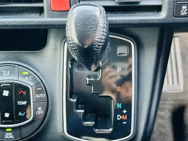 トヨタ ヴォクシー ZS 煌 岡山県 2015(平27)年 14.2万km ブラッキッシュアゲハガラスフレーク (株)IDOMが運営する【じしゃロン岡山店】の自社ローン対象車両になります。こちらは現金ご利用時の価格です。自社ローンご希望の方は別途その旨お申付け下さい。/・純正ナビゲーション/・バックカメラ/・両側電動スライドドア/・ドラレコ/・ＥＴＣ/・コーナーセンサー