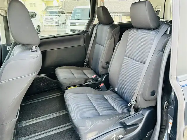 トヨタ ヴォクシー ZS 煌 岡山県 2015(平27)年 14.2万km ブラッキッシュアゲハガラスフレーク (株)IDOMが運営する【じしゃロン岡山店】の自社ローン対象車両になります。こちらは現金ご利用時の価格です。自社ローンご希望の方は別途その旨お申付け下さい。/・純正ナビゲーション/・バックカメラ/・両側電動スライドドア/・ドラレコ/・ＥＴＣ/・コーナーセンサー