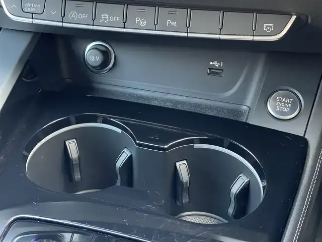 アウディ Ａ４ アバント 40TDIクワトロ Sライン 山梨県 2022(令4)年 3万km パール SラインPパッケージ/マトリクスLED/全周囲C/純正MMI　/カープレイ/バーチャルC/マイルドHV/ACC/LKA/BSA/パイロットA/黒半革/シートH/電動リアG/Aハイビーム/Pシート/フルセグ