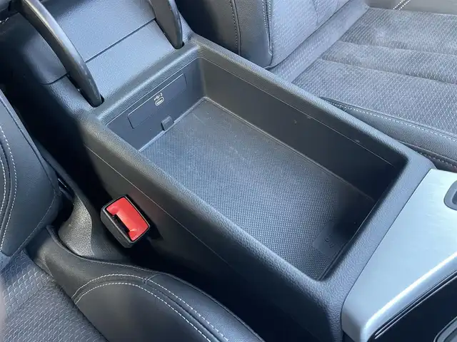 アウディ Ａ４ アバント 40TDIクワトロ Sライン 山梨県 2022(令4)年 3万km パール SラインPパッケージ/マトリクスLED/全周囲C/純正MMI　/カープレイ/バーチャルC/マイルドHV/ACC/LKA/BSA/パイロットA/黒半革/シートH/電動リアG/Aハイビーム/Pシート/フルセグ