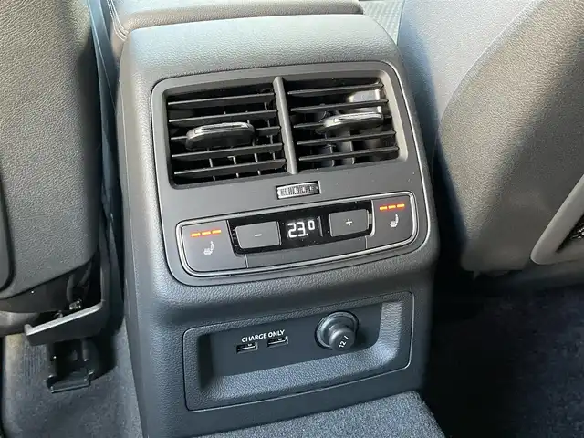 アウディ Ａ４ アバント 40TDIクワトロ Sライン 山梨県 2022(令4)年 3万km パール SラインPパッケージ/マトリクスLED/全周囲C/純正MMI　/カープレイ/バーチャルC/マイルドHV/ACC/LKA/BSA/パイロットA/黒半革/シートH/電動リアG/Aハイビーム/Pシート/フルセグ