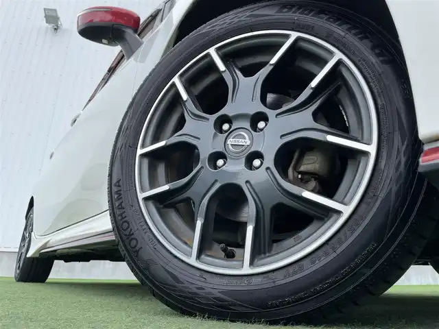 日産 ノート ニスモ 香川県 2018(平30)年 6.7万km ブリリアントホワイトパール nismoロゴ入りブラックスエード調スポーツシート/社外ナビ（AVIC-RW900）/　CD/DVD/Bluetooth/フルセグ/バックカメラ/ナビ連動ドラレコ（前方）/純正アルミホイール/レーンキープアシスト/エマージェンシーブレーキ/レベライザー/リアフォグ
