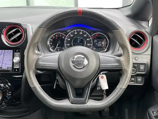 日産 ノート ニスモ 香川県 2018(平30)年 6.7万km ブリリアントホワイトパール nismoロゴ入りブラックスエード調スポーツシート/社外ナビ（AVIC-RW900）/　CD/DVD/Bluetooth/フルセグ/バックカメラ/ナビ連動ドラレコ（前方）/純正アルミホイール/レーンキープアシスト/エマージェンシーブレーキ/レベライザー/リアフォグ