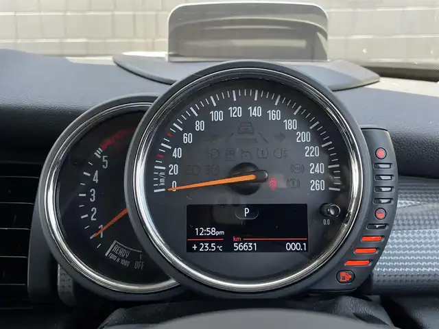 ＭＩＮＩ ミニ クーパー D 三重県 2017(平29)年 5.7万km ペッパー・ホワイト インテリジェントセーフティ/HUD/ACC/ドライブレコーダー前後/純正ナビ/Bカメラ/BT/USB/ブラックルーフ/純正15インチAW/コンフォートアクセス/マルチファンクションステアリング