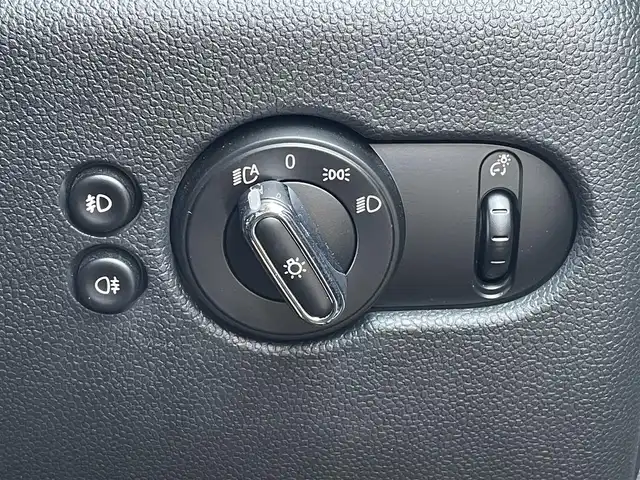 ＭＩＮＩ ミニ クーパー D 三重県 2017(平29)年 5.7万km ペッパー・ホワイト インテリジェントセーフティ/HUD/ACC/ドライブレコーダー前後/純正ナビ/Bカメラ/BT/USB/ブラックルーフ/純正15インチAW/コンフォートアクセス/マルチファンクションステアリング