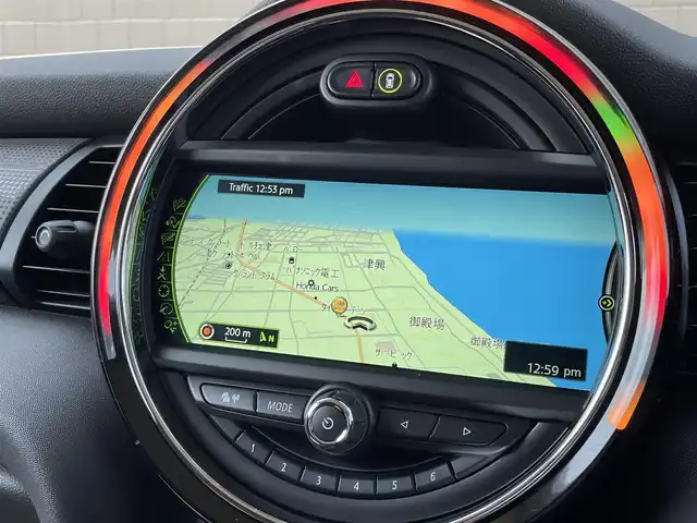 ＭＩＮＩ ミニ クーパー D 三重県 2017(平29)年 5.7万km ペッパー・ホワイト インテリジェントセーフティ/HUD/ACC/ドライブレコーダー前後/純正ナビ/Bカメラ/BT/USB/ブラックルーフ/純正15インチAW/コンフォートアクセス/マルチファンクションステアリング