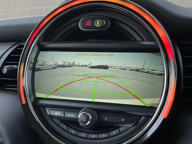 ＭＩＮＩ ミニ クーパー D 三重県 2017(平29)年 5.7万km ペッパー・ホワイト インテリジェントセーフティ/HUD/ACC/ドライブレコーダー前後/純正ナビ/Bカメラ/BT/USB/ブラックルーフ/純正15インチAW/コンフォートアクセス/マルチファンクションステアリング