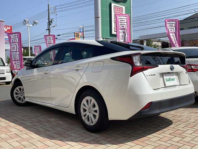 トヨタ プリウス S 鳥取県 2020(令2)年 1.1万km ホワイトパールクリスタルシャイン ワンオーナー/スマートキーx２個/全方位カメラ/プリクラッシュ/レーンデパーチャー/クリアランスソナー/レーダークルーズ/オートハイビーム/純正メモリナビゲーション/フルセグ・Bluetooth/革巻ステアリング/LEDヘッドライト/トノカバー/ETCユニット/保証書・取説