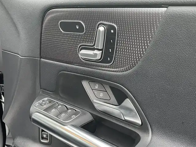 メルセデス・ベンツ Ｂ１８０ 静岡県 2020(令2)年 4.6万km コスモスブラック ワンオーナー /MBUXナビフルセグTV Bluetooth/バックカメラ/パノラマサンルーフ/ハーフレザーシート シートヒーター /レーダーセーフティ /衝突軽減ブレーキACC/レーンキープ ブラインドスポットモニター/パワーバックドア /LEDヘッドライト/DSRCETC