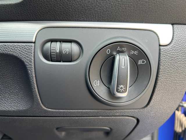 フォルクスワーゲン シロッコ R 静岡県 2011(平23)年 8.2万km 青 社外ナビ/　（フルセグTV、Bluetooth、DVD、CD、USB）/MTモード付きAT/運転席パワーシート/レザーシート/バックカメラ/横滑り防止装置/ETC/ドライブレコーダー/純正フロアマット/純正18インチアルミホイール/保証書/取扱説明書