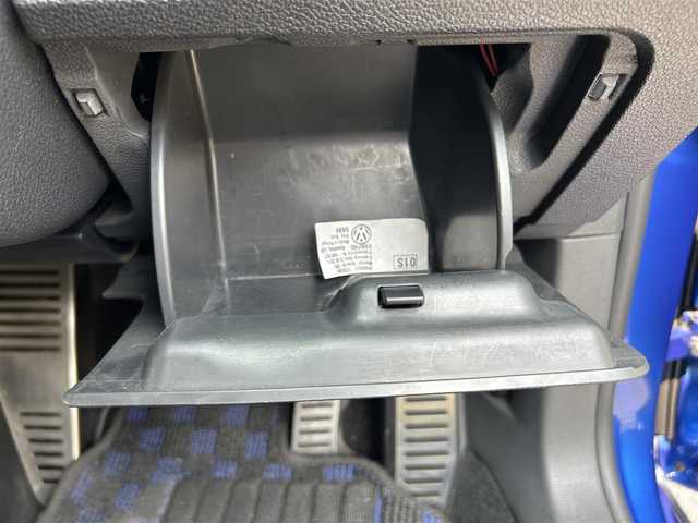フォルクスワーゲン シロッコ R 静岡県 2011(平23)年 8.2万km 青 社外ナビ/　（フルセグTV、Bluetooth、DVD、CD、USB）/MTモード付きAT/運転席パワーシート/レザーシート/バックカメラ/横滑り防止装置/ETC/ドライブレコーダー/純正フロアマット/純正18インチアルミホイール/保証書/取扱説明書