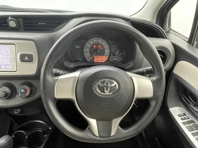 トヨタ ヴィッツ F 熊本県 2015(平27)年 2.5万km ゴールドマイカM 純正ナビNSCP-W62/ビルトインETC/電動格納ミラー/保証書/取扱説明書