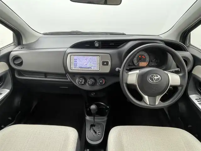 トヨタ ヴィッツ F 熊本県 2015(平27)年 2.5万km ゴールドマイカM 純正ナビNSCP-W62/ビルトインETC/電動格納ミラー/保証書/取扱説明書