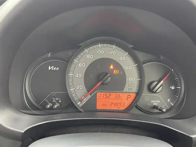 トヨタ ヴィッツ F 熊本県 2015(平27)年 2.5万km ゴールドマイカM 純正ナビNSCP-W62/ビルトインETC/電動格納ミラー/保証書/取扱説明書