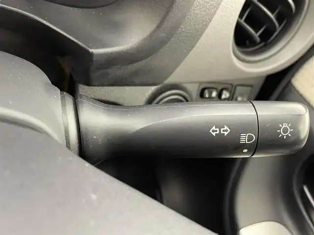トヨタ ヴィッツ F 熊本県 2015(平27)年 2.5万km ゴールドマイカM 純正ナビNSCP-W62/ビルトインETC/電動格納ミラー/保証書/取扱説明書