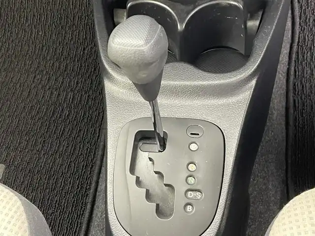 トヨタ ヴィッツ F 熊本県 2015(平27)年 2.5万km ゴールドマイカM 純正ナビNSCP-W62/ビルトインETC/電動格納ミラー/保証書/取扱説明書