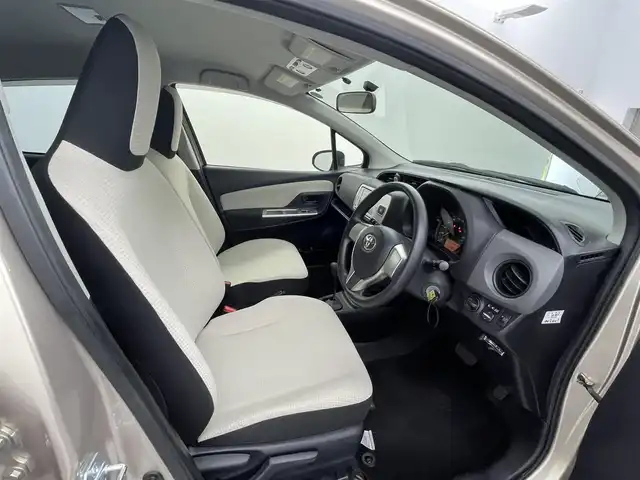 トヨタ ヴィッツ F 熊本県 2015(平27)年 2.5万km ゴールドマイカM 純正ナビNSCP-W62/ビルトインETC/電動格納ミラー/保証書/取扱説明書