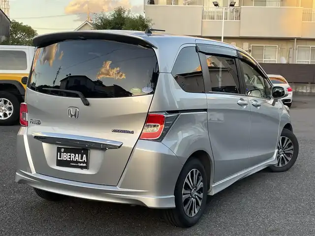 ホンダ フリード ハイブリット ジャストセレクション 静岡県 2014(平26)年 8.2万km スーパープラチナメタリック ハーフレザー/純正ナビ/(Bluetooth/CD/DVD/ワンセグ)/クルーズコントロール/HIDライト/パワースライドドア/ウォークスルー/三列シート/バックカメラ/純正フロアマット/純正15インチアルミホイール/ETC/スマートキー