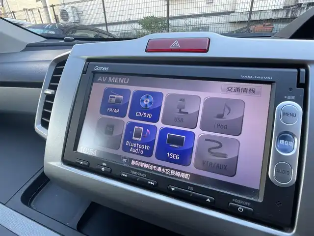 ホンダ フリード ハイブリット ジャストセレクション 静岡県 2014(平26)年 8.2万km スーパープラチナメタリック ハーフレザー/純正ナビ/(Bluetooth/CD/DVD/ワンセグ)/クルーズコントロール/HIDライト/パワースライドドア/ウォークスルー/三列シート/バックカメラ/純正フロアマット/純正15インチアルミホイール/ETC/スマートキー