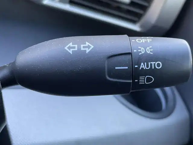 ホンダ フリード ハイブリット ジャストセレクション 静岡県 2014(平26)年 8.2万km スーパープラチナメタリック ハーフレザー/純正ナビ/(Bluetooth/CD/DVD/ワンセグ)/クルーズコントロール/HIDライト/パワースライドドア/ウォークスルー/三列シート/バックカメラ/純正フロアマット/純正15インチアルミホイール/ETC/スマートキー