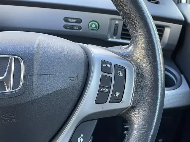 ホンダ フリード ハイブリット ジャストセレクション 静岡県 2014(平26)年 8.2万km スーパープラチナメタリック ハーフレザー/純正ナビ/(Bluetooth/CD/DVD/ワンセグ)/クルーズコントロール/HIDライト/パワースライドドア/ウォークスルー/三列シート/バックカメラ/純正フロアマット/純正15インチアルミホイール/ETC/スマートキー