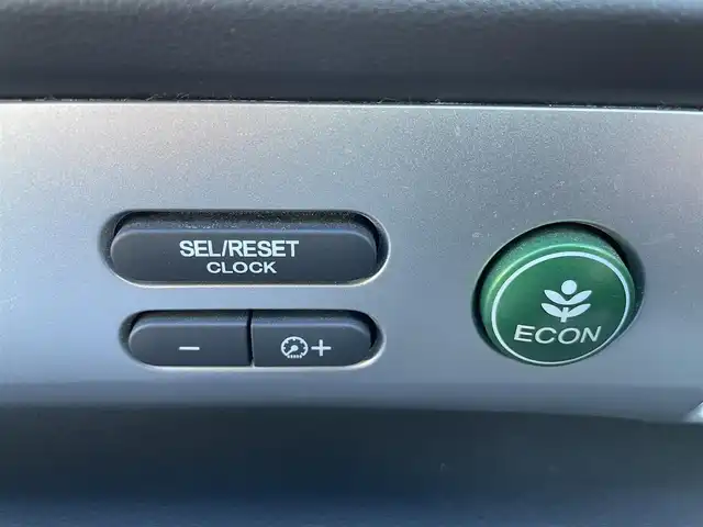 ホンダ フリード ハイブリット ジャストセレクション 静岡県 2014(平26)年 8.2万km スーパープラチナメタリック ハーフレザー/純正ナビ/(Bluetooth/CD/DVD/ワンセグ)/クルーズコントロール/HIDライト/パワースライドドア/ウォークスルー/三列シート/バックカメラ/純正フロアマット/純正15インチアルミホイール/ETC/スマートキー