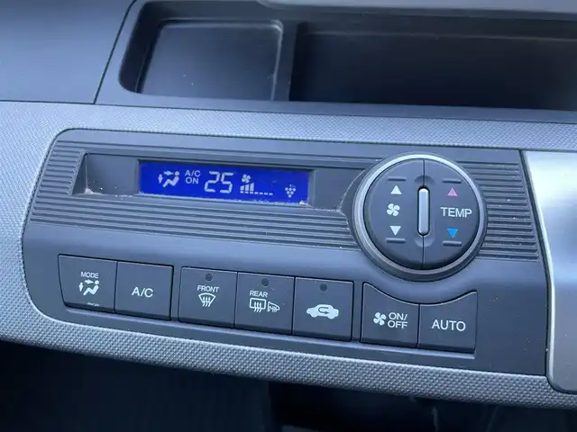 ホンダ フリード ハイブリット ジャストセレクション 静岡県 2014(平26)年 8.2万km スーパープラチナメタリック ハーフレザー/純正ナビ/(Bluetooth/CD/DVD/ワンセグ)/クルーズコントロール/HIDライト/パワースライドドア/ウォークスルー/三列シート/バックカメラ/純正フロアマット/純正15インチアルミホイール/ETC/スマートキー