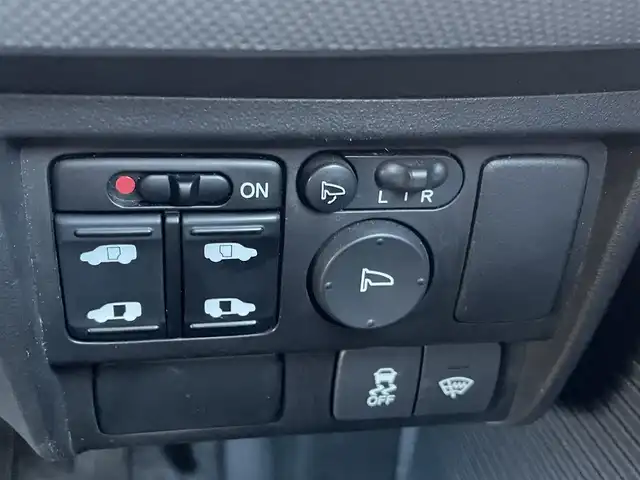 ホンダ フリード ハイブリット ジャストセレクション 静岡県 2014(平26)年 8.2万km スーパープラチナメタリック ハーフレザー/純正ナビ/(Bluetooth/CD/DVD/ワンセグ)/クルーズコントロール/HIDライト/パワースライドドア/ウォークスルー/三列シート/バックカメラ/純正フロアマット/純正15インチアルミホイール/ETC/スマートキー