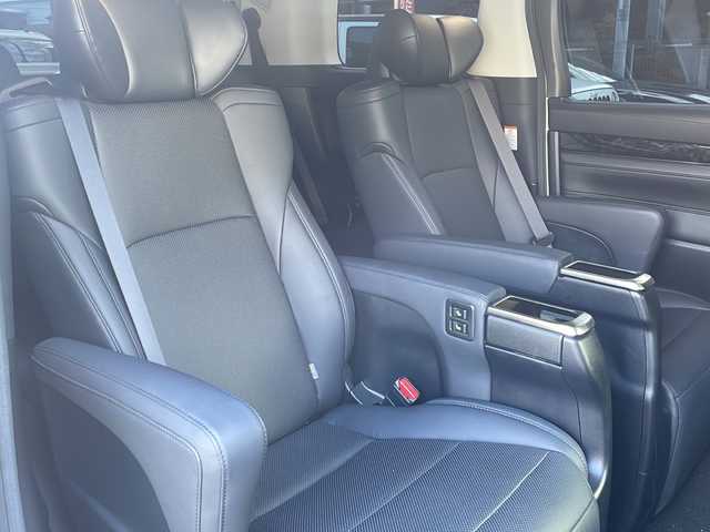 トヨタ アルファード S Cパッケージ 大阪府 2020(令2)年 3万km ホワイトパールクリスタルシャイン モデリスタフロント/リアスポイラー/アルパインナビ/アルパインフリップダウンモニター/セーフティセンス/バックモニター/ビルトインETC/クリアランスソナー/LEDヘッドライト/フォグランプ/ハンドルヒーター/革巻きコンビハンドル/前席パワーシート/シートメモリー/純正マット/ドアバイザー/カーテンエアバック/保証書/取扱説明書/スペアキー1本