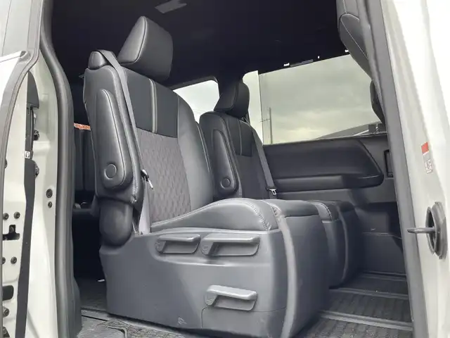 トヨタ ノア ハイブリッド S－Z 大阪府 2024(令6)年 1.1万km ホワイトパールクリスタルシャイン トヨタセーフティセンス/純正10.5ディスプレイオーディオ/・フルセグTV/USB/BT/DVD/HDMI/快適利便パッケージ/バックカメラ/両側パワースライドドア/前後ドライブレコーダー/ビルトインETC2.0/オットマン/パワーバックドア/AC100V電源/ハーフレザーシート/シートヒーター/前後コーナーセンサー/純正フロアマット/純正17インチAW/LEDヘッド・フォグ/スペアキー/取説