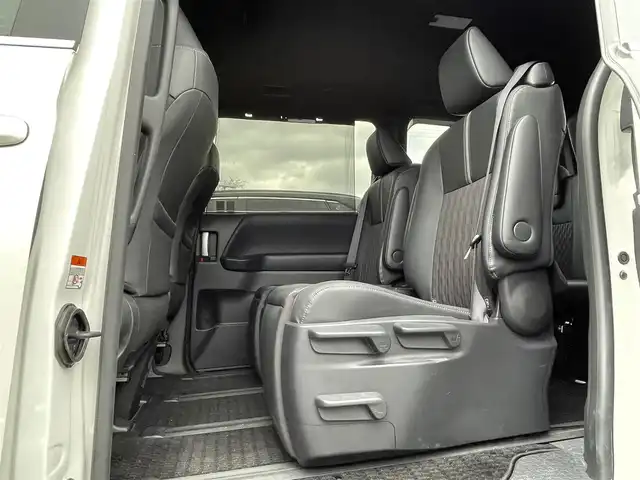 トヨタ ノア ハイブリッド S－Z 大阪府 2024(令6)年 1.1万km ホワイトパールクリスタルシャイン トヨタセーフティセンス/純正10.5ディスプレイオーディオ/・フルセグTV/USB/BT/DVD/HDMI/快適利便パッケージ/バックカメラ/両側パワースライドドア/前後ドライブレコーダー/ビルトインETC2.0/オットマン/パワーバックドア/AC100V電源/ハーフレザーシート/シートヒーター/前後コーナーセンサー/純正フロアマット/純正17インチAW/LEDヘッド・フォグ/スペアキー/取説