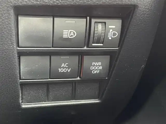 トヨタ ノア ハイブリッド S－Z 大阪府 2024(令6)年 1.1万km ホワイトパールクリスタルシャイン トヨタセーフティセンス/純正10.5ディスプレイオーディオ/・フルセグTV/USB/BT/DVD/HDMI/快適利便パッケージ/バックカメラ/両側パワースライドドア/前後ドライブレコーダー/ビルトインETC2.0/オットマン/パワーバックドア/AC100V電源/ハーフレザーシート/シートヒーター/前後コーナーセンサー/純正フロアマット/純正17インチAW/LEDヘッド・フォグ/スペアキー/取説