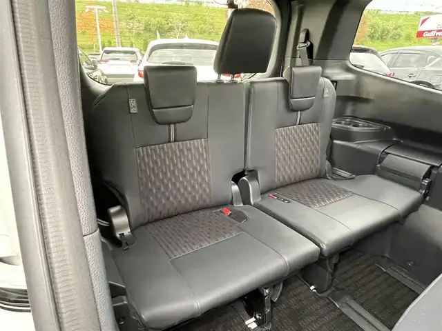 トヨタ ノア ハイブリッド S－Z 大阪府 2024(令6)年 1.1万km ホワイトパールクリスタルシャイン トヨタセーフティセンス/純正10.5ディスプレイオーディオ/・フルセグTV/USB/BT/DVD/HDMI/快適利便パッケージ/バックカメラ/両側パワースライドドア/前後ドライブレコーダー/ビルトインETC2.0/オットマン/パワーバックドア/AC100V電源/ハーフレザーシート/シートヒーター/前後コーナーセンサー/純正フロアマット/純正17インチAW/LEDヘッド・フォグ/スペアキー/取説