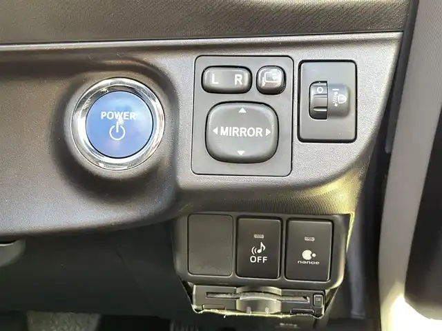 トヨタ アクア G 千葉県 2012(平24)年 4.1万km シルバーM ワンオーナー/純正ナビ/　・ワンセグTV/CD/AUX/D/N席シートヒーター/ETC/オートライト/フォグライト/取説/保証書/スマートキー/　・スペアキー/H25.26.27.28.29.30.R1.2.3.4.7ディーラー記録簿