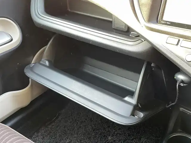 トヨタ アクア G 千葉県 2012(平24)年 4.1万km シルバーM ワンオーナー/純正ナビ/　・ワンセグTV/CD/AUX/D/N席シートヒーター/ETC/オートライト/フォグライト/取説/保証書/スマートキー/　・スペアキー/H25.26.27.28.29.30.R1.2.3.4.7ディーラー記録簿