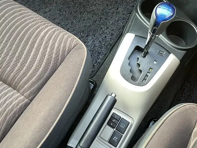 トヨタ アクア G 千葉県 2012(平24)年 4.1万km シルバーM ワンオーナー/純正ナビ/　・ワンセグTV/CD/AUX/D/N席シートヒーター/ETC/オートライト/フォグライト/取説/保証書/スマートキー/　・スペアキー/H25.26.27.28.29.30.R1.2.3.4.7ディーラー記録簿