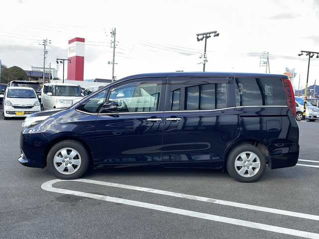 トヨタ エスクァイア Gi 岐阜県 2015(平27)年 6.3万km ダークバイオレットマイカメタリック 純正ＳＤナビ　/バックカメラ　/ＥＴＣ　/両側パワースライド　/横滑り防止装置　/前後コーナーセンサー　/アイドリングストップ　/シートヒーター　/キセノンライト　/オートハイビーム　/プッシュスタート　/スマートキー/15インチアルミホイール/純正フロアマット