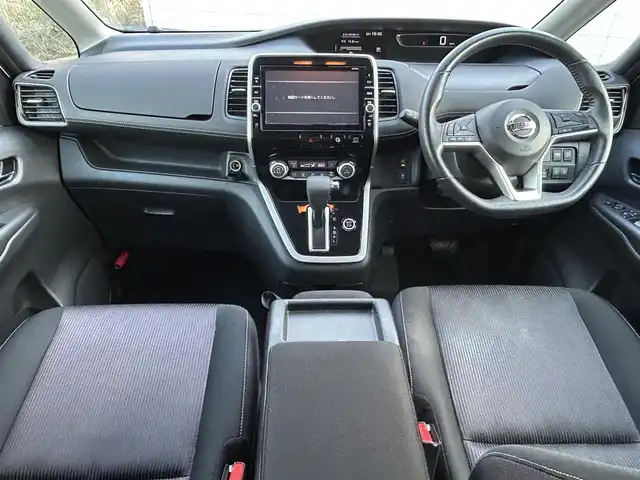 日産 セレナ ハイウェイスター Vセレクション 静岡県 2018(平30)年 5万km ブリリアントホワイトパール 純正9インチメモリナビ/　Bluetooth/　AM/　FM/　AUX/　AppleCarPlay/　AudroidAuto/フルセグTV/アラウンドビューモニター/両側パワースライドドア/クルーズコントロール/ETC/衝突被害軽減システム/ドライブレコーダー/横滑り防止装置/前後コーナーセンサー/盗難防止装置/アイドリングストップ/ウィンカーミラー/ドアバイザー/プッシュスタート/ダブルエアバッグ/純正フロアマット