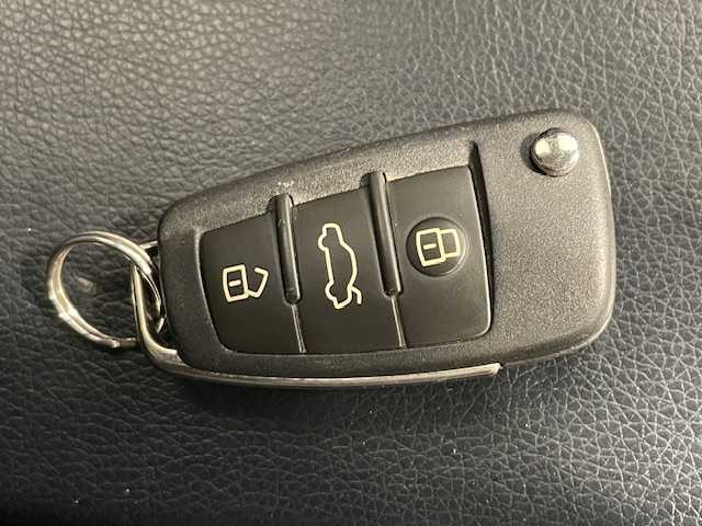 アウディ Ａ３ セダン 1．4 TFSI 宮城県 2015(平27)年 10.5万km 白 純正ナビ/・Bluetooth、CD/DVD/フルセグTV、AM/FMラジオ/バックカメラ/クルーズコントロール/コーナーセンサー/パドルシフト/オートライト/ステアリングスイッチ/LEDヘッドライト/純正アルミホイール