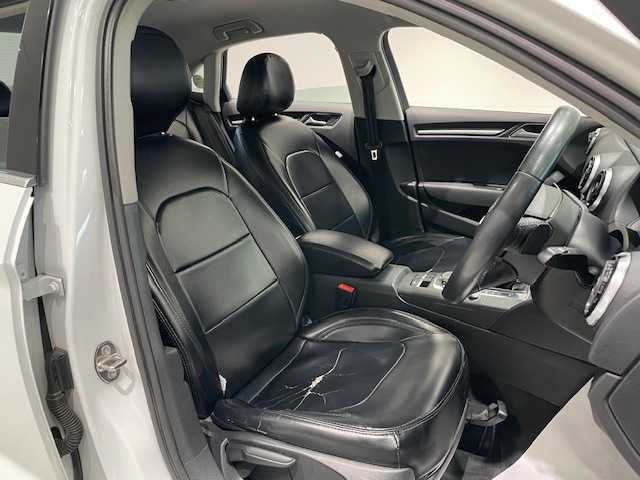 アウディ Ａ３ セダン 1．4 TFSI 宮城県 2015(平27)年 10.5万km 白 純正ナビ/・Bluetooth、CD/DVD/フルセグTV、AM/FMラジオ/バックカメラ/クルーズコントロール/コーナーセンサー/パドルシフト/オートライト/ステアリングスイッチ/LEDヘッドライト/純正アルミホイール