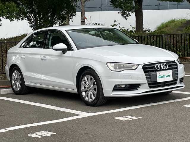 アウディ Ａ３ セダン 1．4 TFSI 宮城県 2015(平27)年 10.5万km 白 純正ナビ/・Bluetooth、CD/DVD/フルセグTV、AM/FMラジオ/バックカメラ/クルーズコントロール/コーナーセンサー/パドルシフト/オートライト/ステアリングスイッチ/LEDヘッドライト/純正アルミホイール