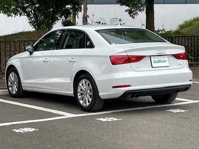 アウディ Ａ３ セダン 1．4 TFSI 宮城県 2015(平27)年 10.5万km 白 純正ナビ/・Bluetooth、CD/DVD/フルセグTV、AM/FMラジオ/バックカメラ/クルーズコントロール/コーナーセンサー/パドルシフト/オートライト/ステアリングスイッチ/LEDヘッドライト/純正アルミホイール