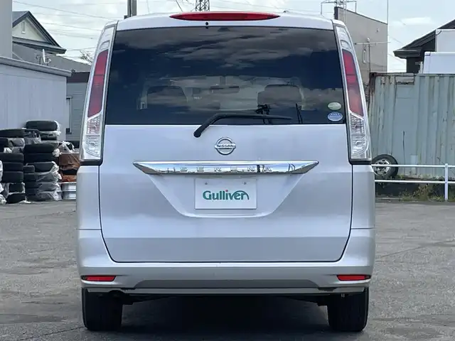 日産 セレナ 20S 道央・札幌 2011(平23)年 4.3万km ブリリアントシルバー ４WD/純正オーディオ/AM/FM/CD/AUX/クルーズコントロール/ECOMODE/片側パワースライドドア/プッシュスタート/スマートキー/ハロゲンヘッドライト/オートライト/電動格納ミラー/純正フロアマット/ドアバイザー/スペアキー